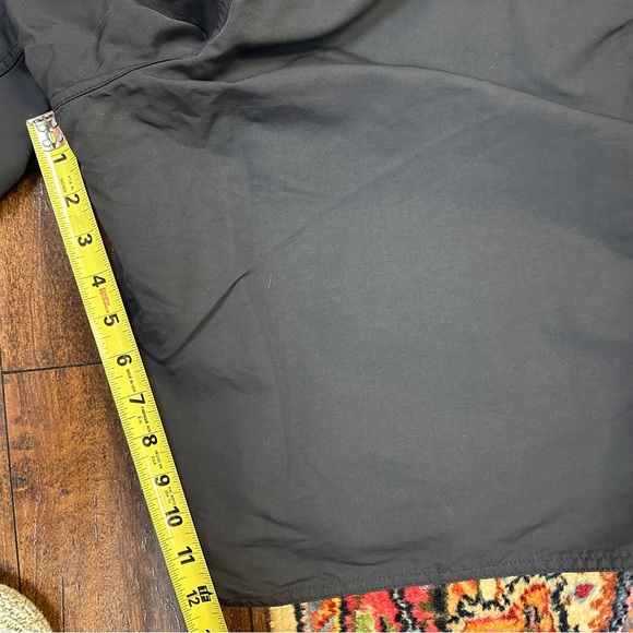 Patagonia Men’s black short in waist size 34 tie waist with zipper pockets - Picture 8 of 8